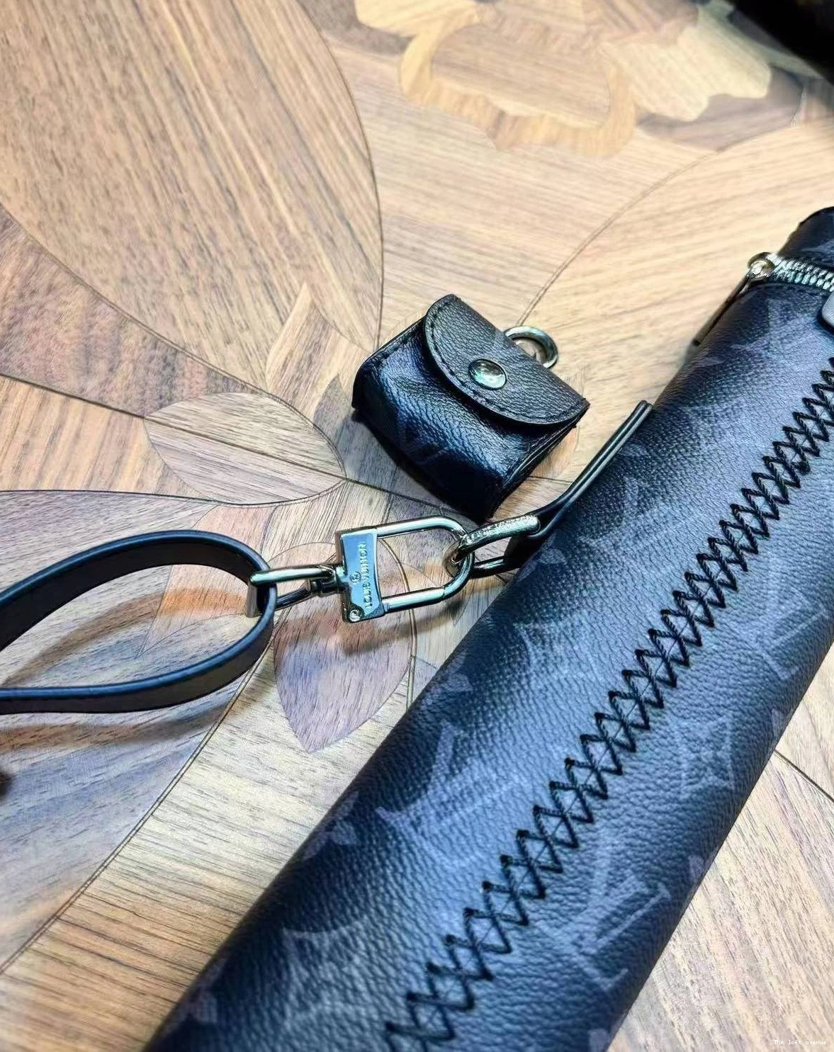 CUE BILLIARD LV COVER STICK 0810